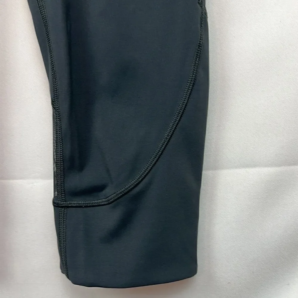 Lululemon gray and mesh cropped leggings size 6 EUC